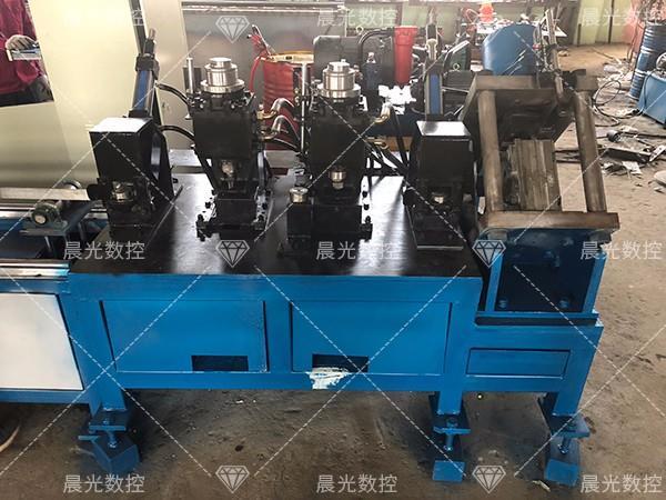 角鋼沖孔機(jī)的使用保養(yǎng)技巧 角鋼沖孔機(jī)的使用保養(yǎng)技巧